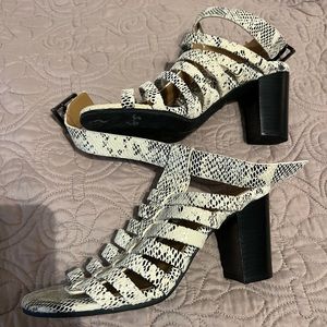 Vionic Black and White Strappy Sandals